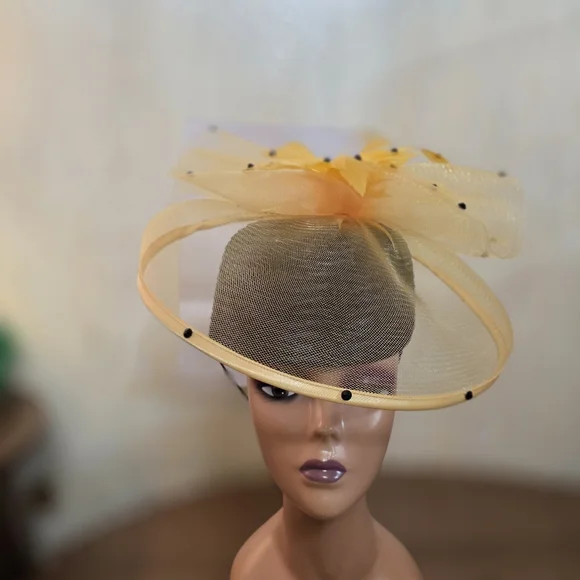 Elegant Yellow Fascinator Hat - Picture 3 of 3